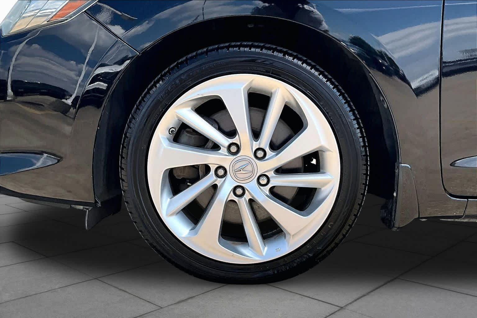 Used 2016 Acura ILX w/ Premium Package FWD image 11