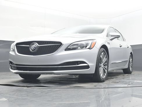 Used 2017 Buick LaCrosse Essence FWD image 25