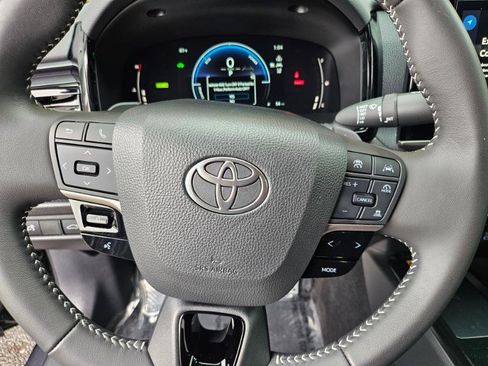 Used 2025 Toyota Camry SE w/ Multimedia Upgrade Package image 29