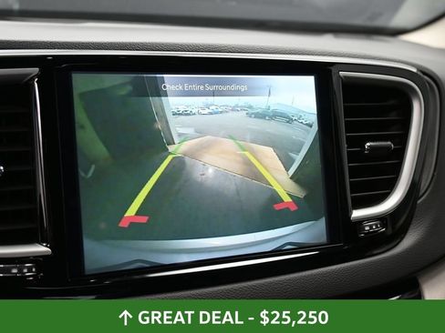Used 2024 Chrysler Pacifica Touring-L FWD image 32