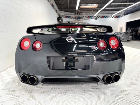Used 2013 Nissan GT-R Premium image 11