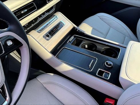 Used 2025 Lincoln Aviator Reserve w/ Illumination Package image 17