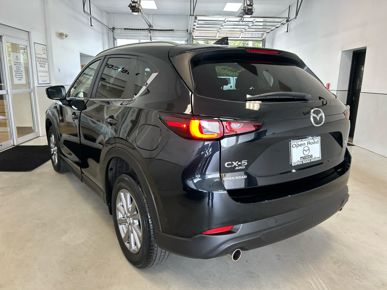 Certified 2023 MAZDA CX-5 AWD 2.5 S w/ Select Package image 4