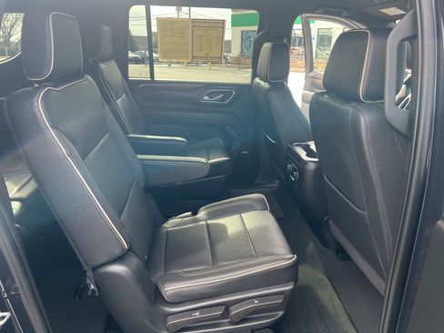 Used 2023 Chevrolet Suburban Premier image 25