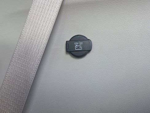 Used 2023 Chrysler Pacifica Touring-L image 10