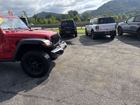 Used 2025 Jeep Wrangler Sport image 2