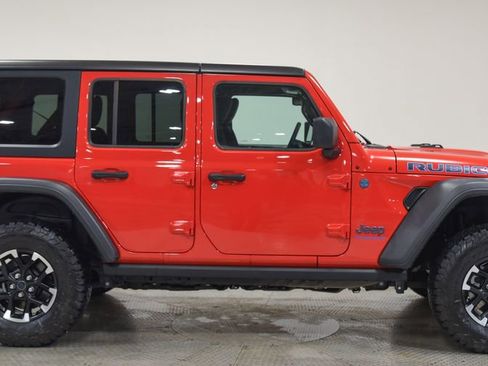 Used 2025 Jeep Wrangler Unlimited Rubicon 4xe w/ Convenience Group AWD/4WD image 12