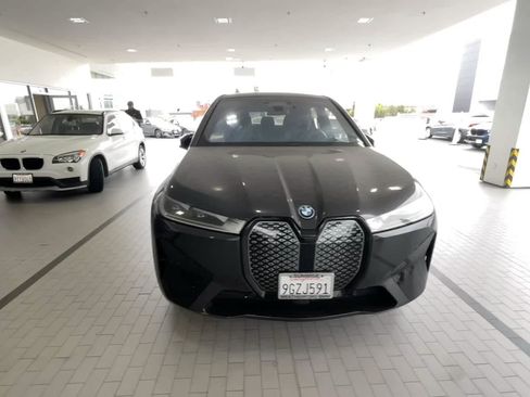 Used 2024 BMW iX xDrive50 w/ Sport Package AWD/4WD image 2