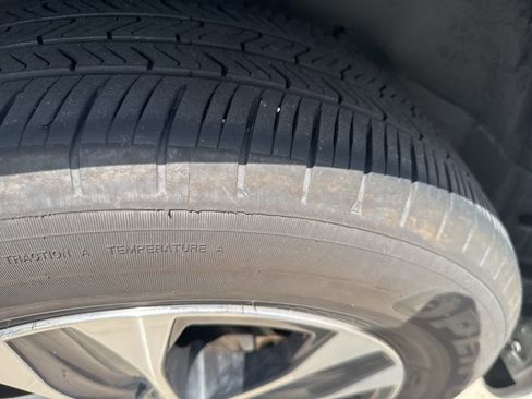 Used 2021 Toyota Highlander XLE FWD image 13