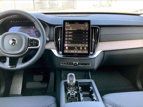 New 2026 Volvo XC90 B5 Plus image 9