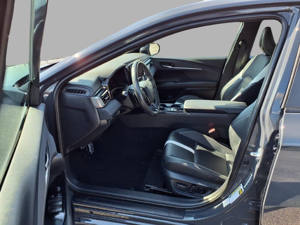 Used 2025 Toyota Camry SE FWD image 22