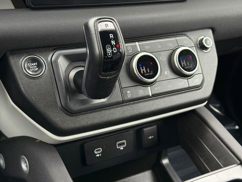 Used 2023 Land Rover Defender 110 S image 28
