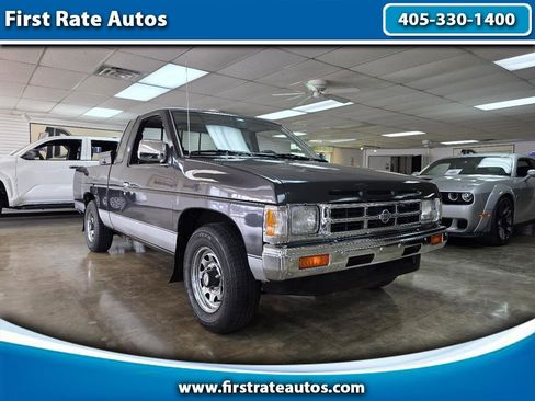 Used 1992 Nissan Pickup SE image 1