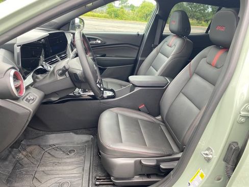 Certified 2024 Chevrolet Trax RS w/ Sunroof Package FWD image 16