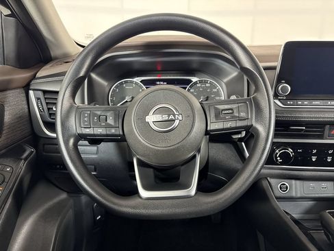 Used 2023 Nissan Rogue S FWD image 11