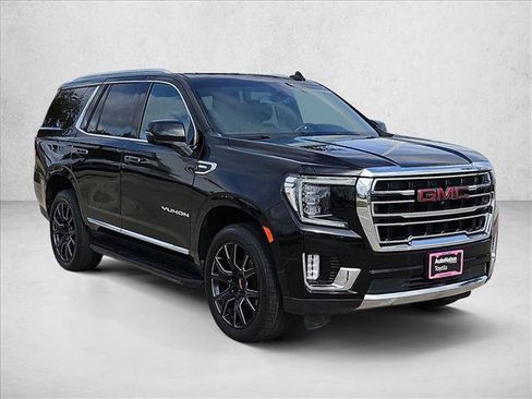 Used 2021 GMC Yukon SLT w/ SLT Premium Package image 3