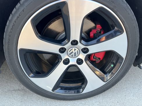 Used 2017 Volkswagen Golf S image 12