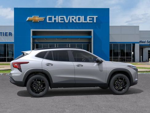 New 2026 Chevrolet Trax LT w/ Driver Confidence Package FWD image 5
