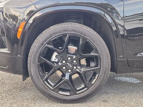 Certified 2025 Chevrolet Traverse RS FWD image 6