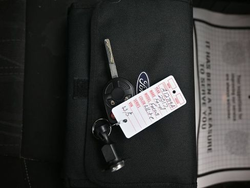 Used 2017 Ford Focus SE image 9