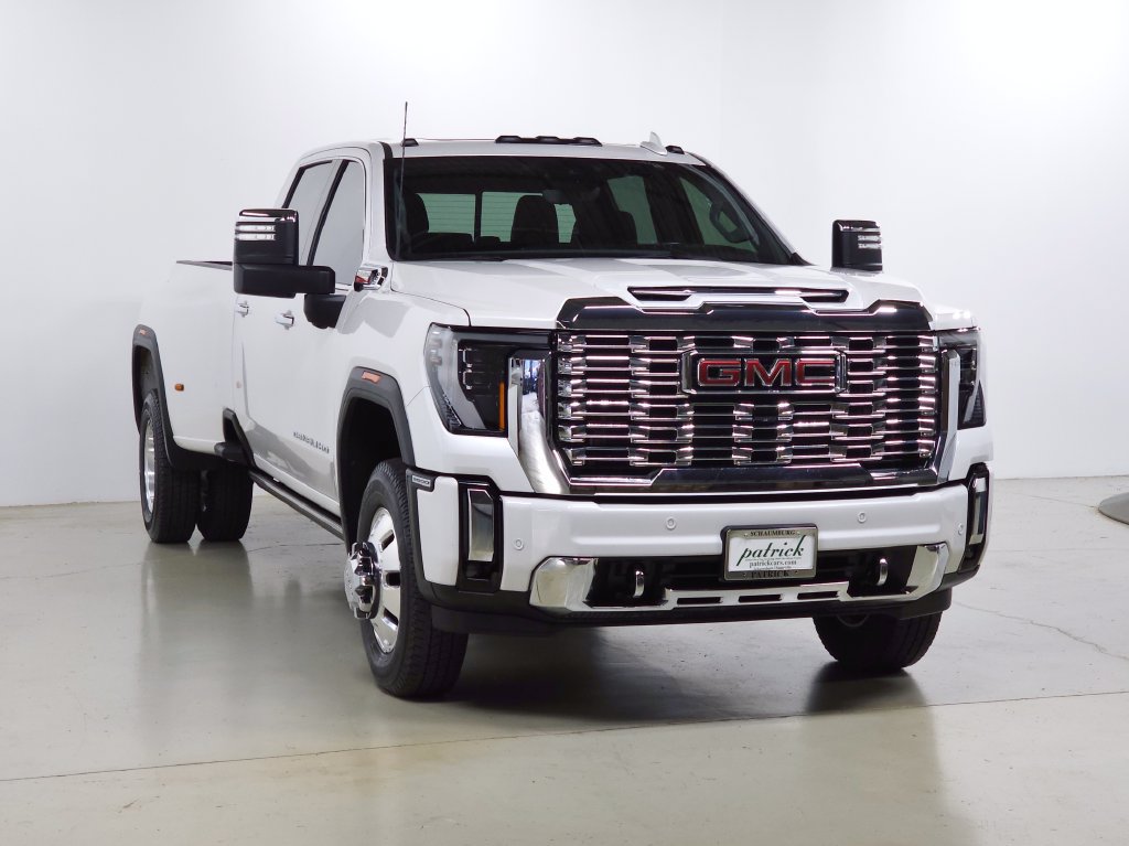 Used 2024 GMC Sierra 3500 Denali w/ Denali Reserve Package AWD/4WD image 1