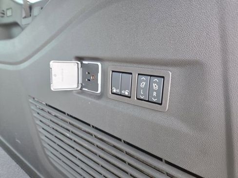 Used 2025 GMC Yukon XL Denali w/ Denali Reserve Package image 39