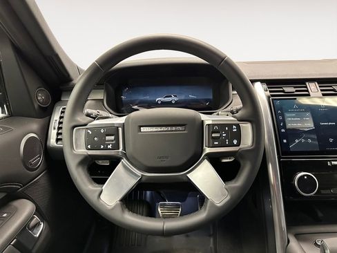 Used 2024 Land Rover Discovery Dynamic SE image 12