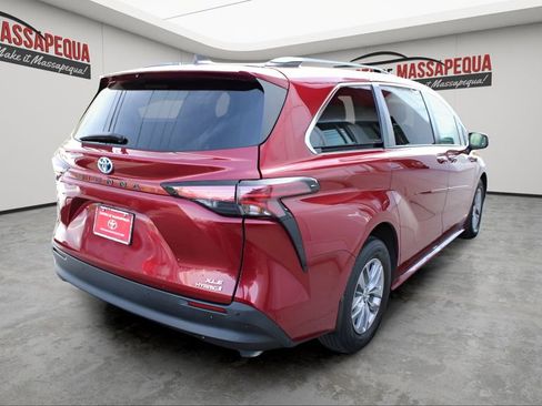 Used 2021 Toyota Sienna XLE w/ XLE Plus Package FWD image 5