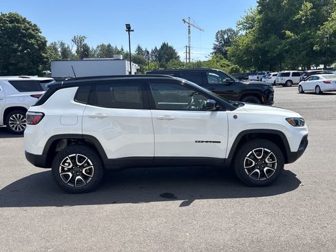 New 2026 Jeep Compass Trailhawk w/ Sun, Sound & Navigation Group AWD/4WD image 6