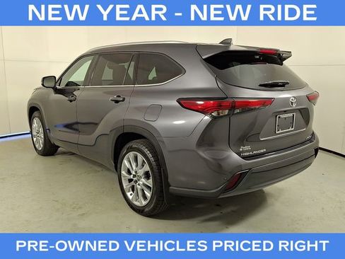Used 2023 Toyota Highlander Limited image 5