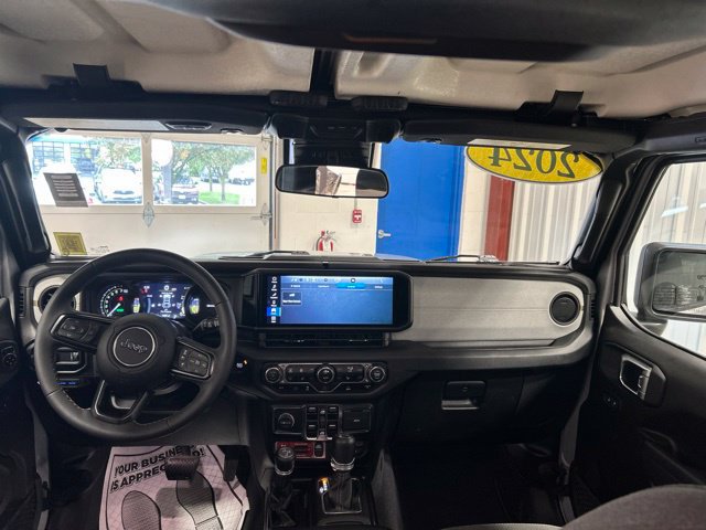 Used 2024 Jeep Wrangler Unlimited AWD/4WD image 16
