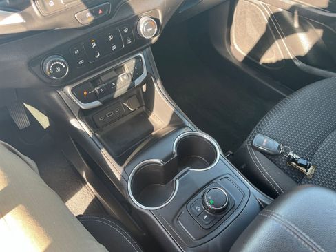 Used 2024 GMC Terrain SLE image 36