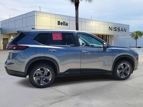 Used 2025 Nissan Rogue SV image 7