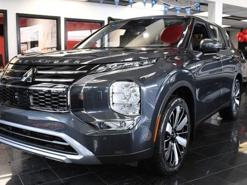 Used 2025 Mitsubishi Outlander SE AWD/4WD image 1