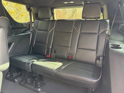 Used 2021 Cadillac Escalade Premium Luxury image 17