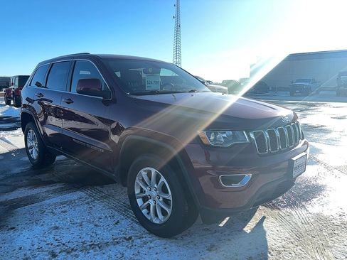 Used 2022 Jeep Grand Cherokee Laredo X image 3