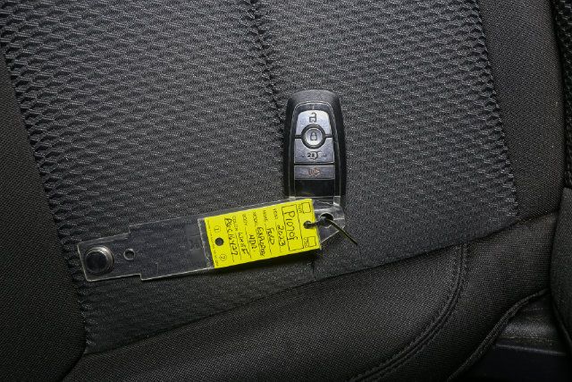 Used 2023 Ford Explorer XLT AWD/4WD image 39