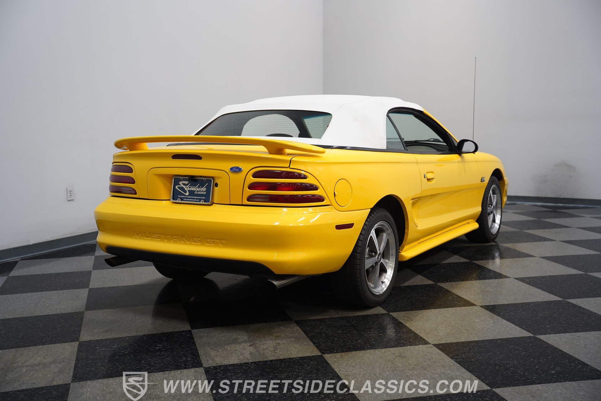 Used 1995 Ford Mustang GT RWD image 12