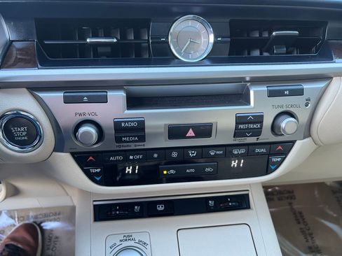 Used 2013 Lexus ES 350 350 w/ Luxury Pkg image 28