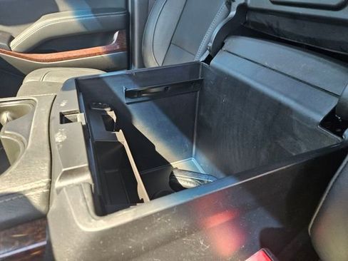 Used 2019 GMC Yukon XL SLT image 28