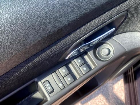 Used 2015 Chevrolet Cruze LT image 4