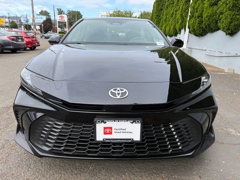 Certified 2025 Toyota Camry SE FWD image 3