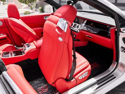Used 2018 Rolls-Royce Dawn RWD image 44