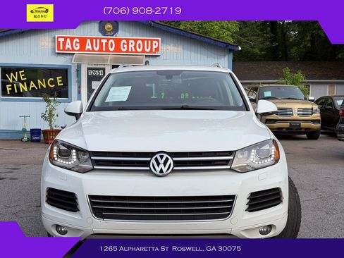 Used 2014 Volkswagen Touareg Sport image 2