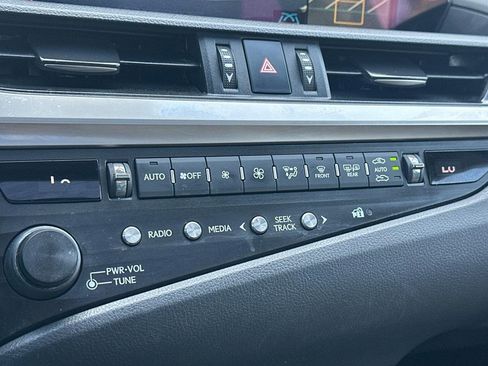 Used 2019 Lexus ES 350 Ultra Luxury w/ Accessory Package 2 image 23