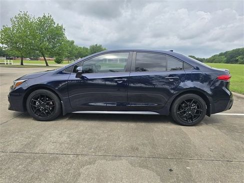 Used 2024 Toyota Corolla SE FWD image 3