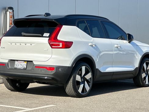 Used 2023 Volvo XC40 Recharge Ultimate image 5