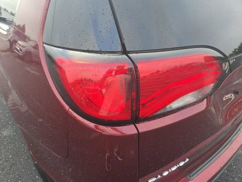Used 2018 Chrysler Pacifica Limited FWD image 14