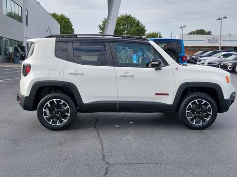 Used 2023 Jeep Renegade Trailhawk AWD/4WD image 2