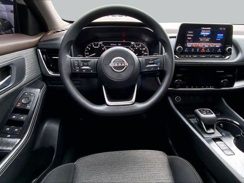 Used 2023 Nissan Rogue SV AWD/4WD image 6
